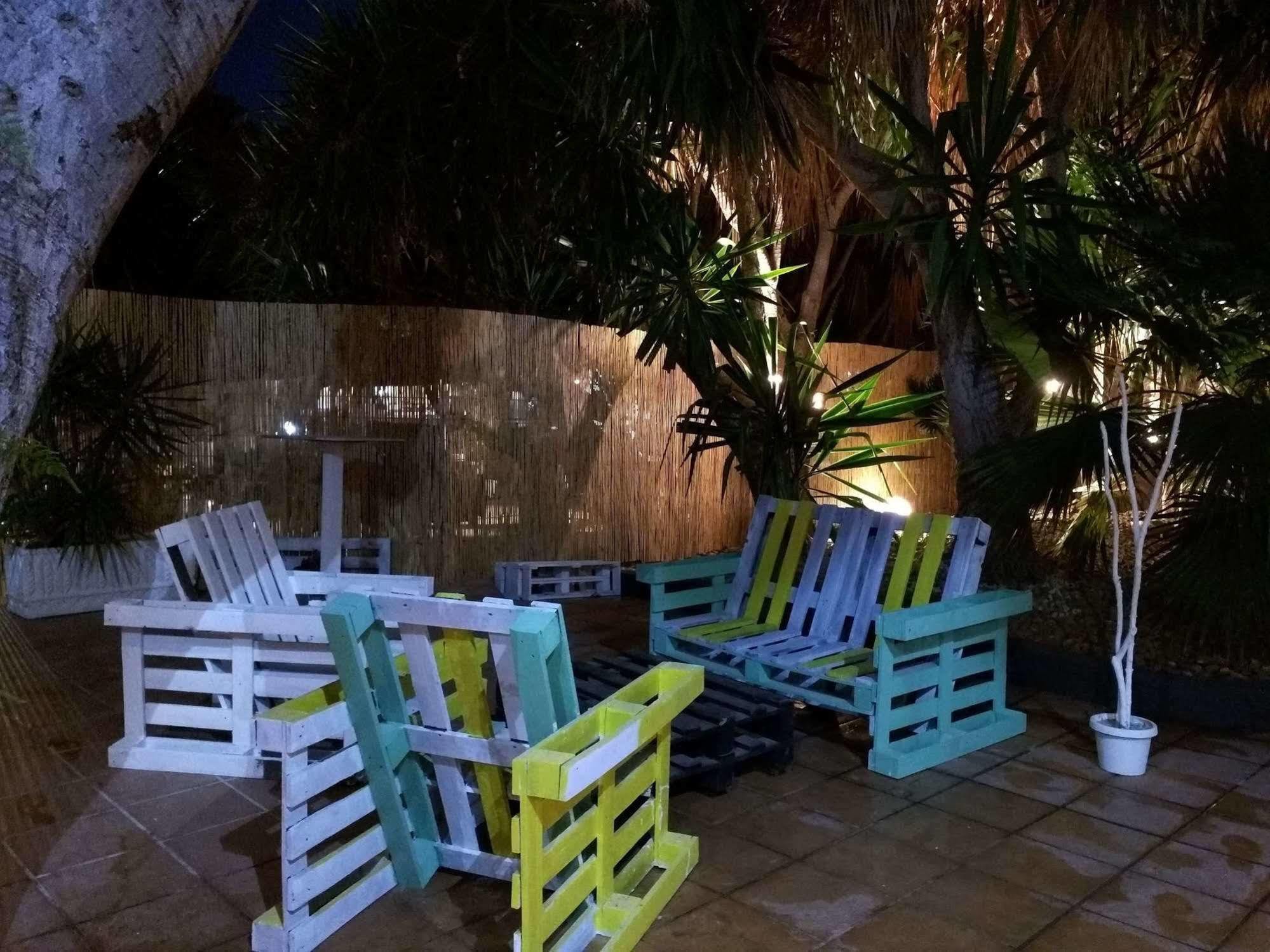 Nwt Paradise Urban Hostel Alicante Luaran gambar